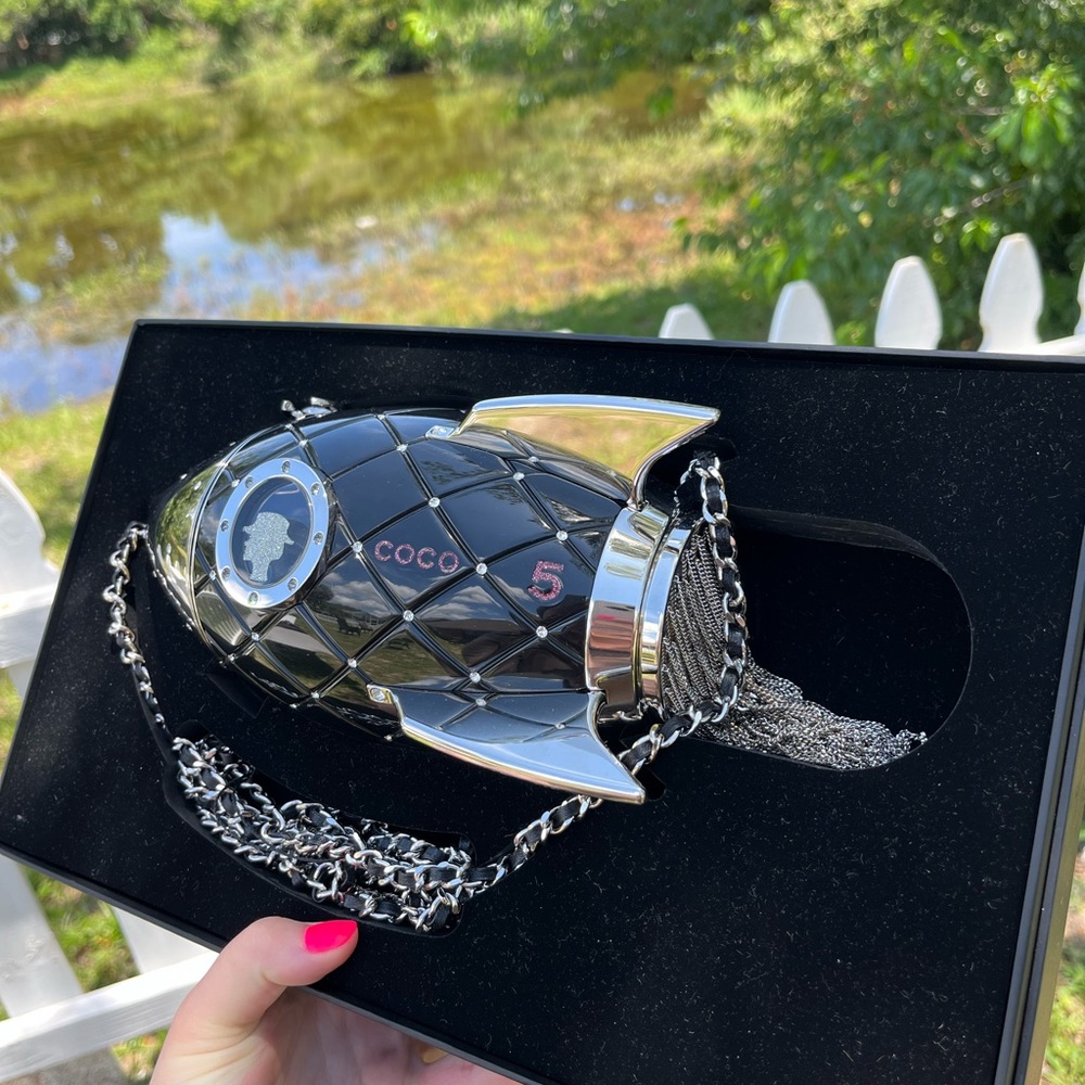 RARE COLLECTIBLE Chanel Rocketship Minaudiere - Picture 9 of 9